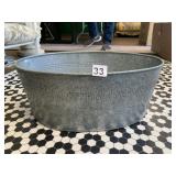 GALVANIZED METAL OVAL WASH TUB W/ HANDLES.