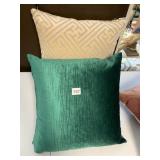 VISUAL COMFORT HOME COLLECTION THROW PILLOWS,