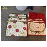 CHRISTMAS WREATH PLACEMATS, POINSETTIA QUILTED