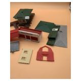 PLASTICVILLE - ASSORTED MODEL TRAIN BUILDING