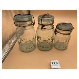 ATLAS E-Z SEAL VTG GLASS CANNING JARS, BAIL
