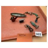 ASSORTED METAL FIGURINES & MINIATURE ACCESSORIES,