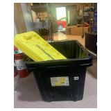 HDX 27 GAL TOUGH TOTE W/ YELLOW SNAP-ON LID,