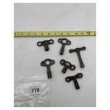 ASSORTED METAL WINDING KEYS, CLOCK OR TOY PARTS.