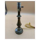 BRASS-TONE TABLE LAMP BASE, CLASSIC DESIGN.
