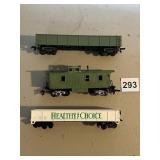 MODEL TRAIN CARS, GREEN GONDOLA, GREEN CABOOSE,