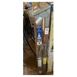 STOCKY WOODEN STEPLADDER, TYPE I INDUSTRIAL, 4