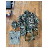 U.S. ARMY WOODLAND CAMOUFLAGE FIELD COAT, MEDIUM