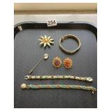 VTG COSTUME JEWELRY ASST: FLOWER BROOCH W/ FAUX