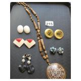 VTG COSTUME JEWELRY COLLECTION, INCLUDES BEADED