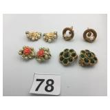 EARRINGS GREEN STONE FLOWERS  ROWS CENTER  HALF