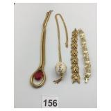 GOLD-TONE JEWELRY LOT, INCLUDES SNAKE CHAIN