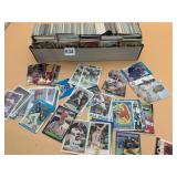 ASSORTED SPORTS TRADING CARDS IN STORAGE BOX,