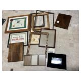 ASSORTED PICTURE FRAMES, WOODEN PLAQUES, W/