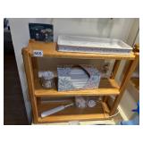 WOODEN SHELF UNIT, DECORATIVE TRAY, PUFFS