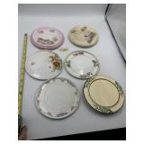 ASSORTED DECORATIVE PLATES, FLORAL MOTIFS, ONE