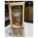 VINTAGE 5 PC SERVING SET, ONE 32 OZ CONTAINER W/