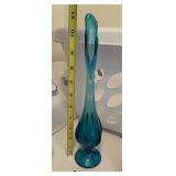 TEAL ART GLASS BUD VASE, FLUTED DESIGN, STARBURST