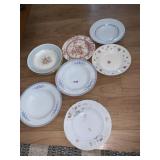ASSORTED DECORATIVE PLATES & BOWLS, VARIOUS