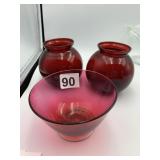 ASSORTED RED & PINK GLASS BOWLS & VASES.