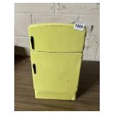 WOLVERINE VTG METAL TOY REFRIGERATOR, YELLOW