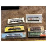 BACHMANN N GAUGE MODEL TRAIN CARS, SANTA FE,