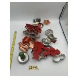 ASSORTED METAL, COPPER, PLASTIC COOKIE CUTTERS W/