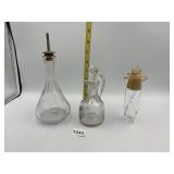 CLEAR GLASS OIL & VINEGAR BOTTLE W/ POUR SPOUT,