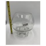 CLEAR GLASS FOOTED BOWL, ROUND FORM, MOLDED BASE.