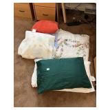 ASSORTED BEDDING, INCL. FLORAL QUILT, PILLOWS,