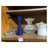 ASSORTED DECORATIVE GLASS AND CERAMIC ITEMS,