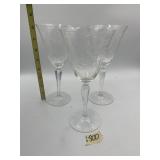 ETCHED CLEAR GLASS STEMWARE, FLORAL PATTERN.