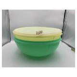 TUPPERWARE PLASTIC MIXING BOWLS W/ LIDS, GREEN