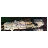 ASSORTED VTG LINENS, INCL EMBROIDERED NAPKINS,