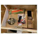 KITCHEN UTENSILS, INCLUDES AMCO STAINLESS LADLE,