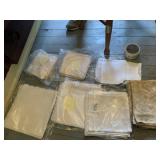 ASSORTED TABLE LINENS, NAPKINS, AND TABLECLOTHS,