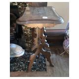 VTG WALNUT VICTORIAN STYLE PEDESTAL PLANT STAND.