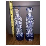 CHINESE PORCELAIN FIGURINES (2), BLUE AND WHITE,