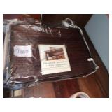 TWISTED PANDAN TABLE RUNNER, NIP.