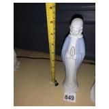 LLADRO PORCELAIN FIGURINE, PRAYING MADONNA.