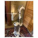 SHARK NAVIGATOR LIFT-AWAY UPRIGHT VACUUM,