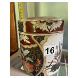 JAPANESE PORCELAIN LIDDED JAR, FLORAL MOTIF, GILT