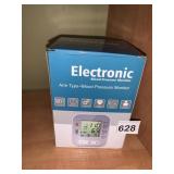 ELECTRONIC ARM TYPE BLOOD PRESSURE MONITOR, NIB.