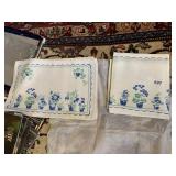 VTG LINEN TABLE RUNNER AND MATCHING NAPKINS,
