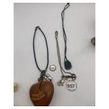 ASSORTED ASSEMBLAGE OF VINTAGE-STYLE JEWELRY AND