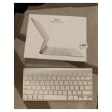 APPLE IPAD MAGIC KEYBOARD, MODEL A1314, IN