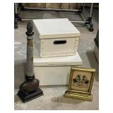 DECORATIVE ELEPHANT COLUMN LAMP, HERALDIC CREST
