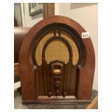 PHILCO VINTAGE CATHEDRAL TUBE RADIO, WOOD CASE,