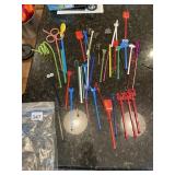 ASSORTED VTG PLASTIC COCKTAIL STIRRERS FEATURING