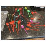 ASSORTED VTG PLASTIC COCKTAIL STIRRERS FEATURING